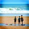 3 enfants à l'océan<br>Three children by the ocean<br>Body-board